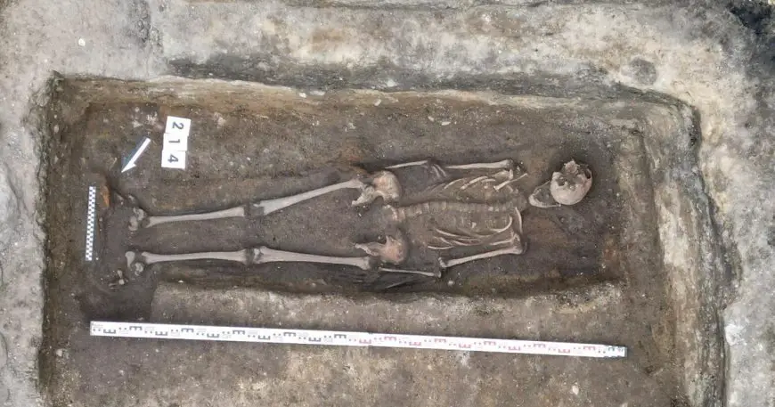 Skeleton of medieval knight found under former ice cream parlor